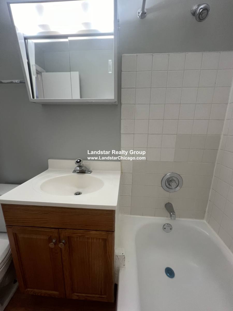 Apartment for rent at 4547 N Dover #2F, Chicago, IL 60640