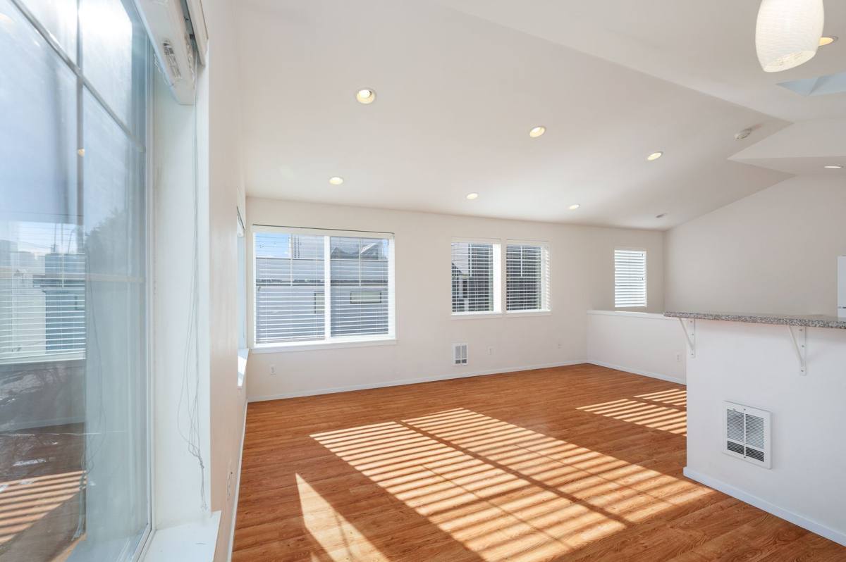 Townhouse for rent at 1213 6th Ave N, Seattle, WA 98109