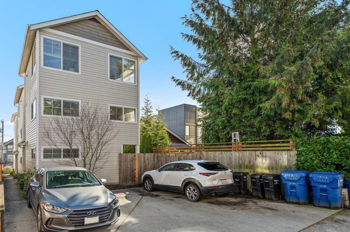 Townhouse for rent at 1213 6th Ave N, Seattle, WA 98109