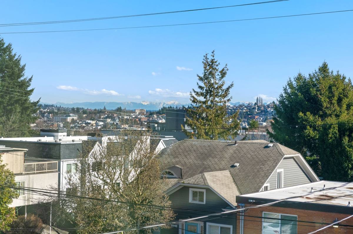 Townhouse for rent at 1213 6th Ave N, Seattle, WA 98109