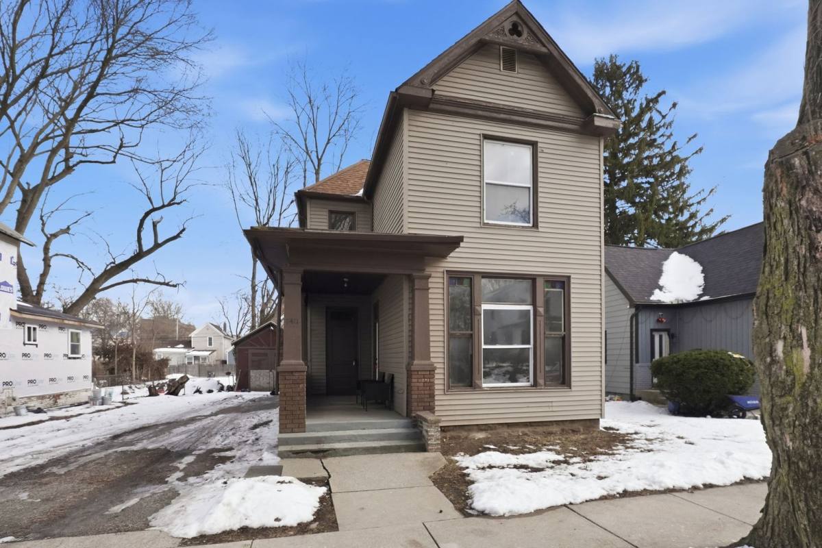 Apartment for rent at 2411 Fox Ave, Fort Wayne, IN 46807