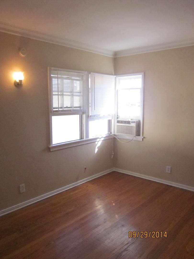 Apartment for rent at 624 N Sycamore Ave, Los Angeles, CA 90036