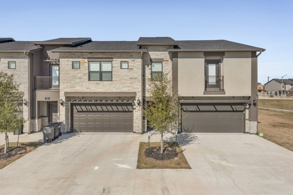 Townhouse for rent at 2847 Papa Bear Dr Pershing Pointe, College Station, TX 77840