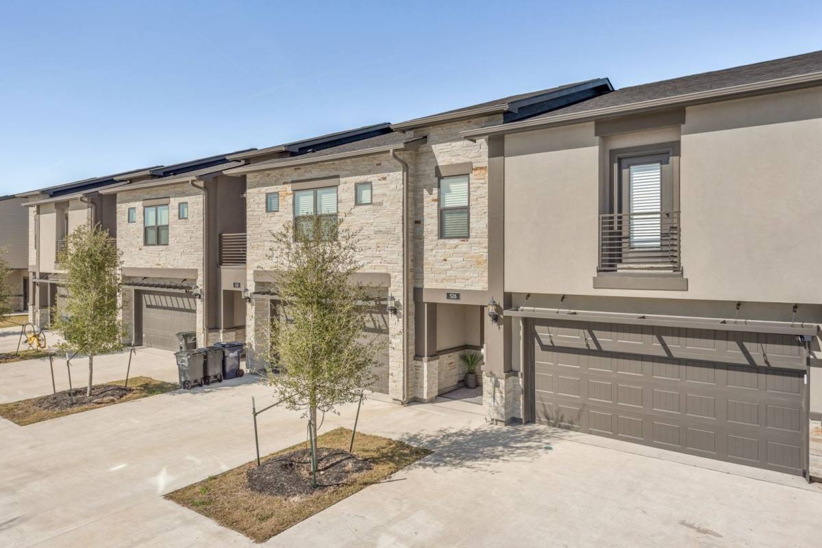 Townhouse for rent at 2847 Papa Bear Dr Pershing Pointe, College Station, TX 77840
