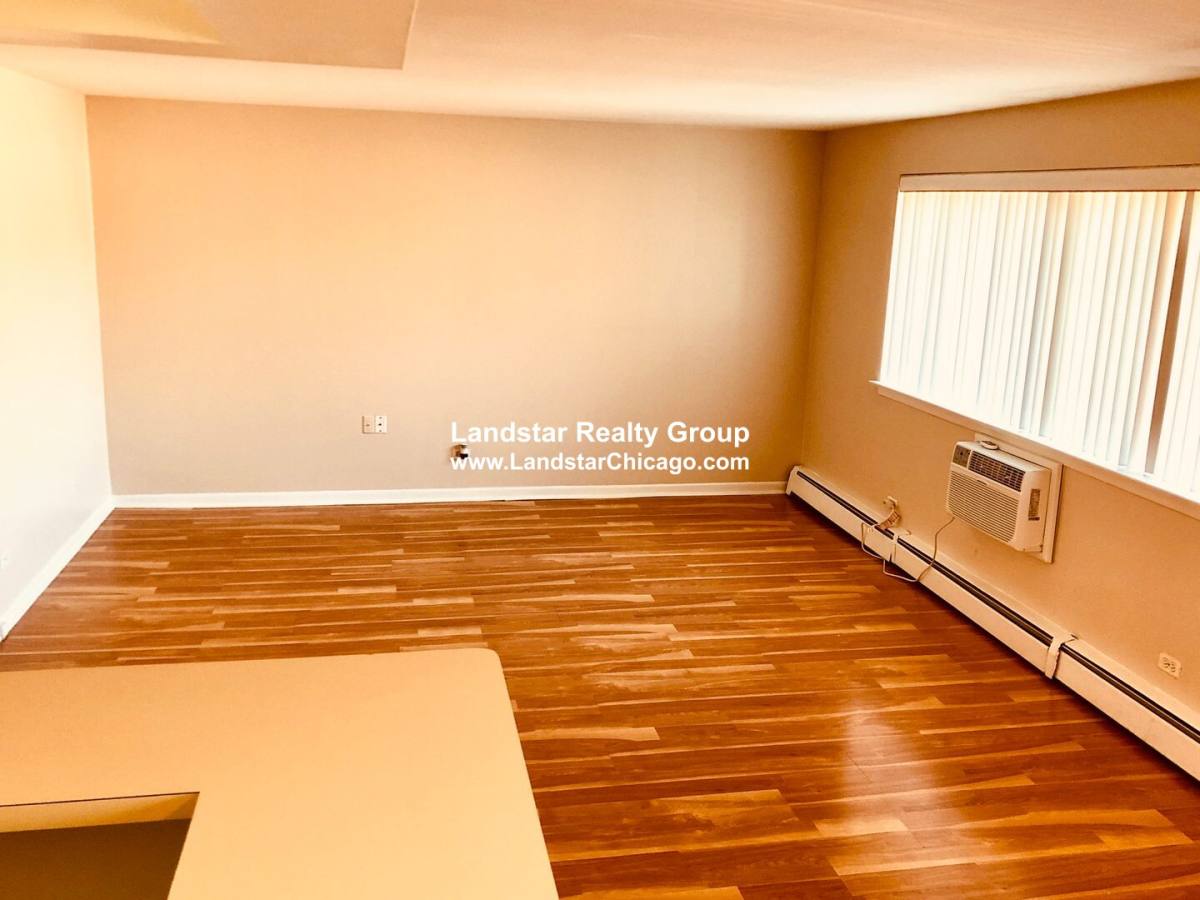 Apartment for rent at 7334 N Ridge Blvd #205, Chicago, IL 60645