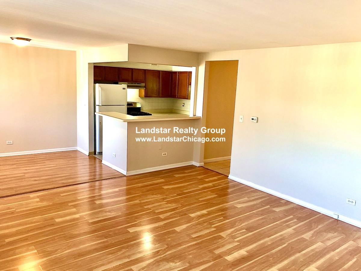 Apartment for rent at 7334 N Ridge Blvd #205, Chicago, IL 60645