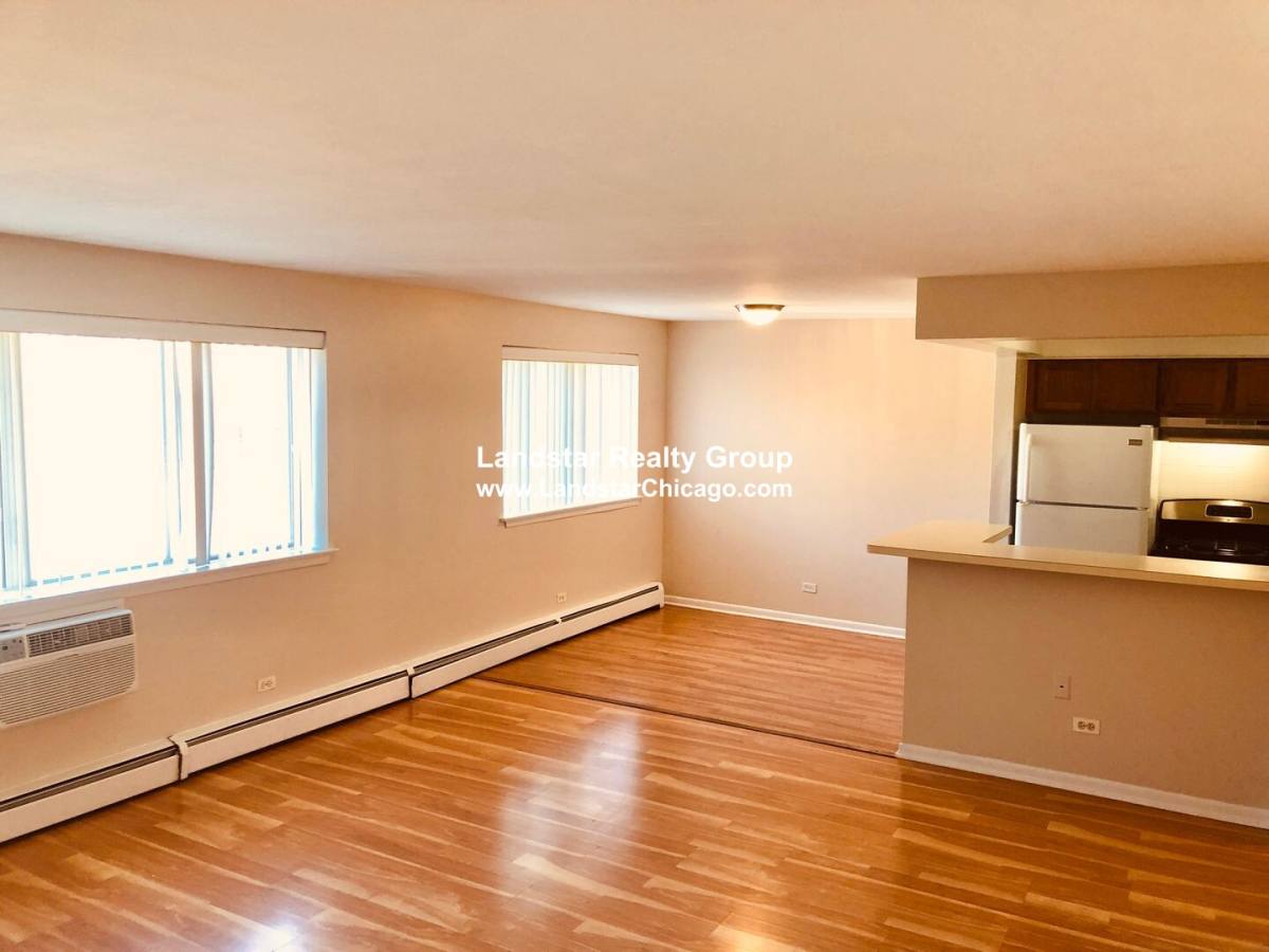 Apartment for rent at 7334 N Ridge Blvd #205, Chicago, IL 60645