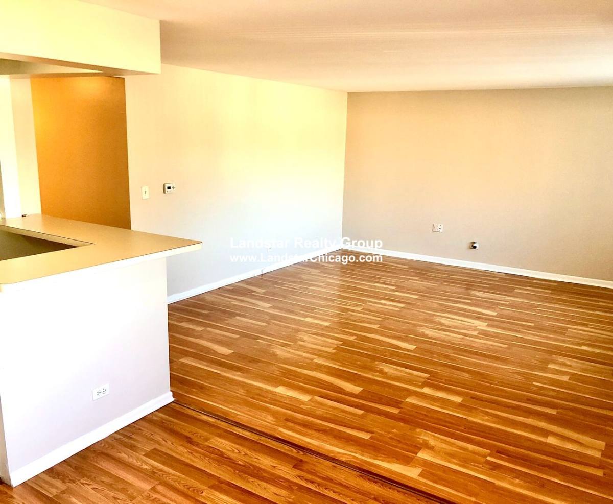 Apartment for rent at 7334 N Ridge Blvd #205, Chicago, IL 60645