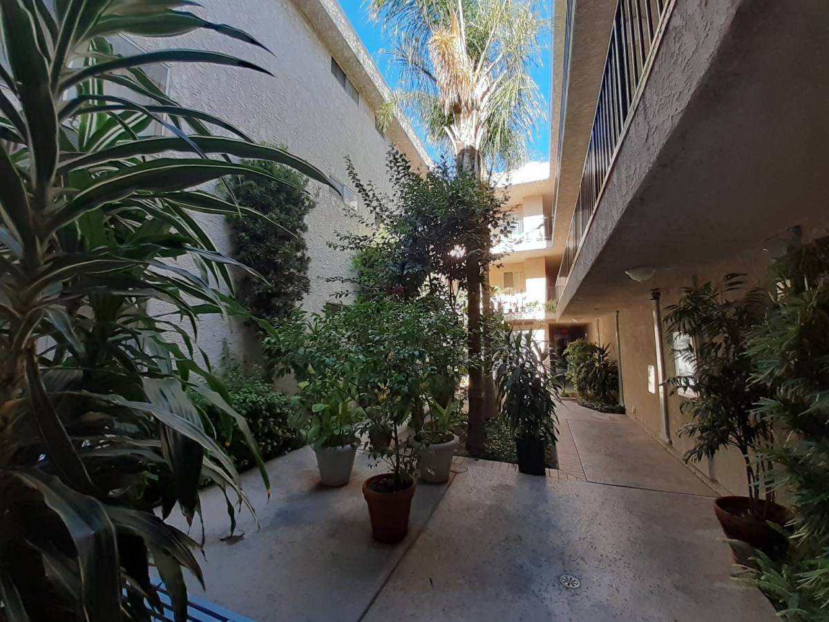 Apartment for rent at 15340 Vanowen St, Van Nuys, CA 91406
