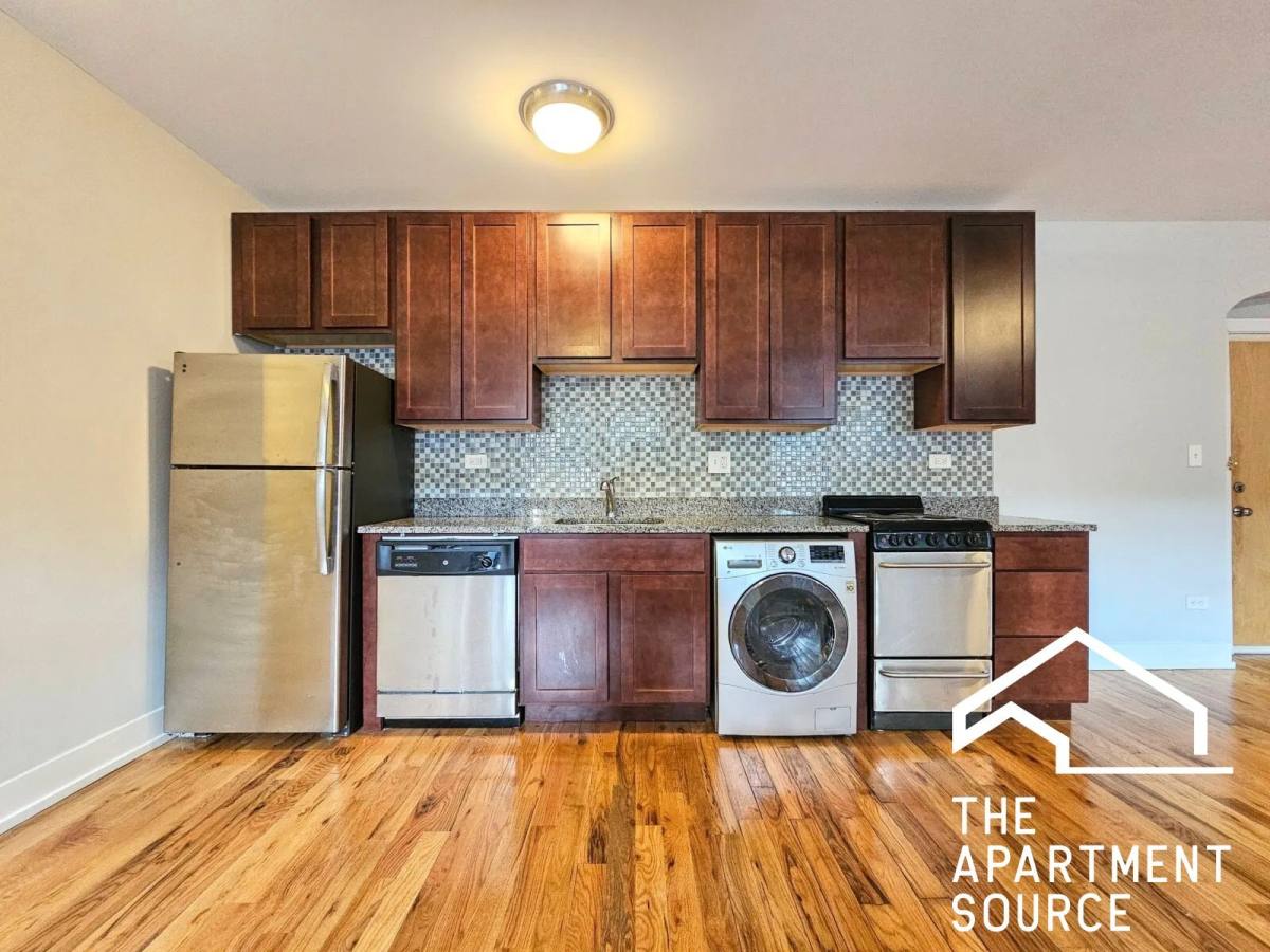 Apartment for rent at 536 W Arlington Place, Chicago, IL 60614
