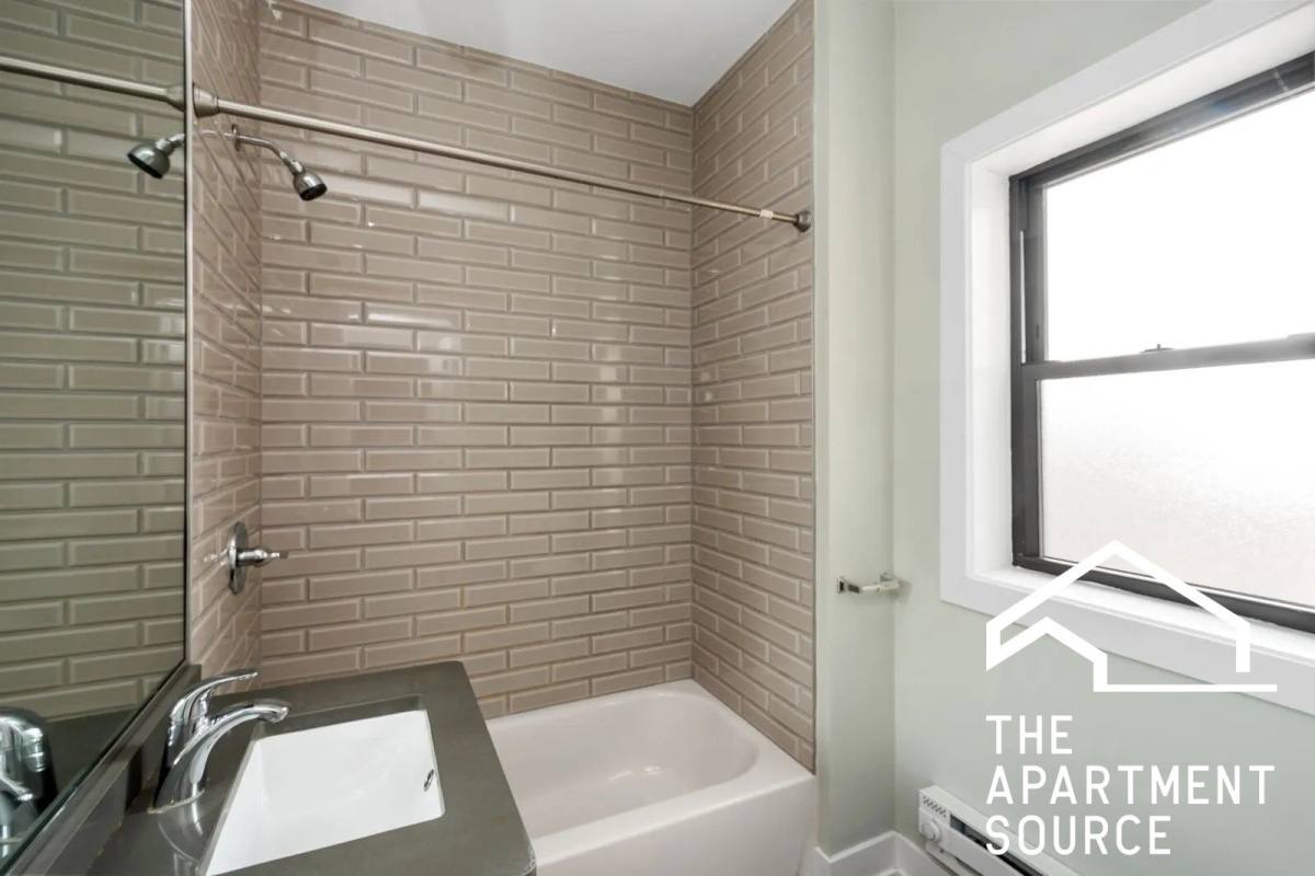 Apartment for rent at 536 W Arlington Place, Chicago, IL 60614