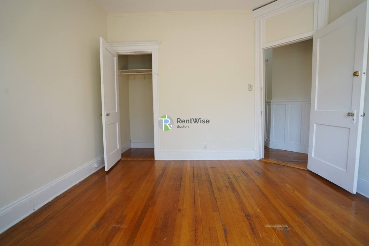 Apartment for rent at 1788 Beacon St #6, Brookline, MA 02445