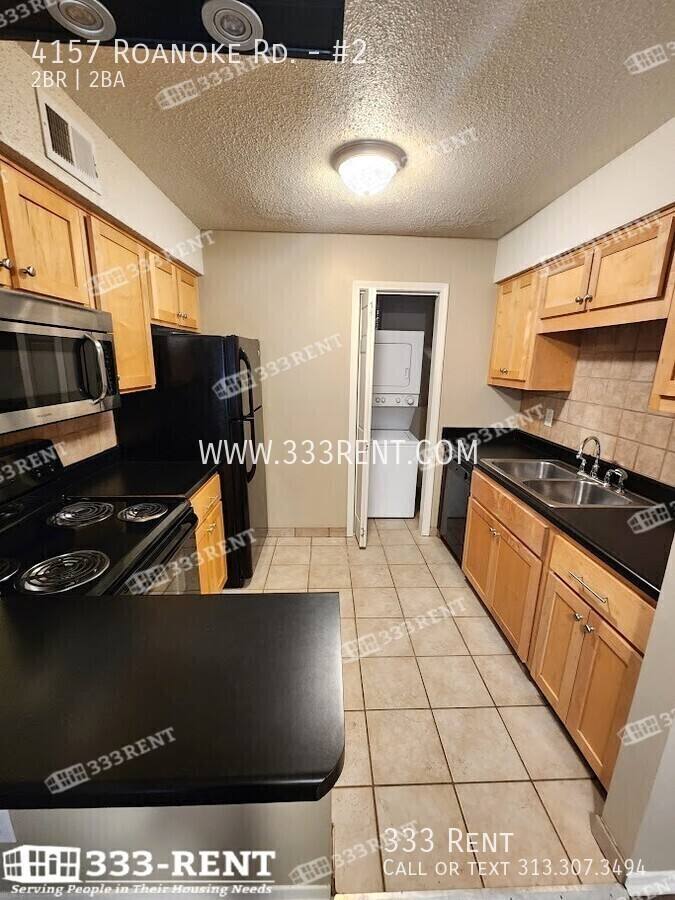 Apartment for rent at 4157 Roanoke Rd #2, Kansas City, MO 64111