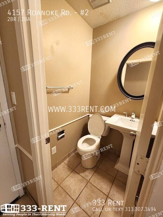 Apartment for rent at 4157 Roanoke Rd #2, Kansas City, MO 64111