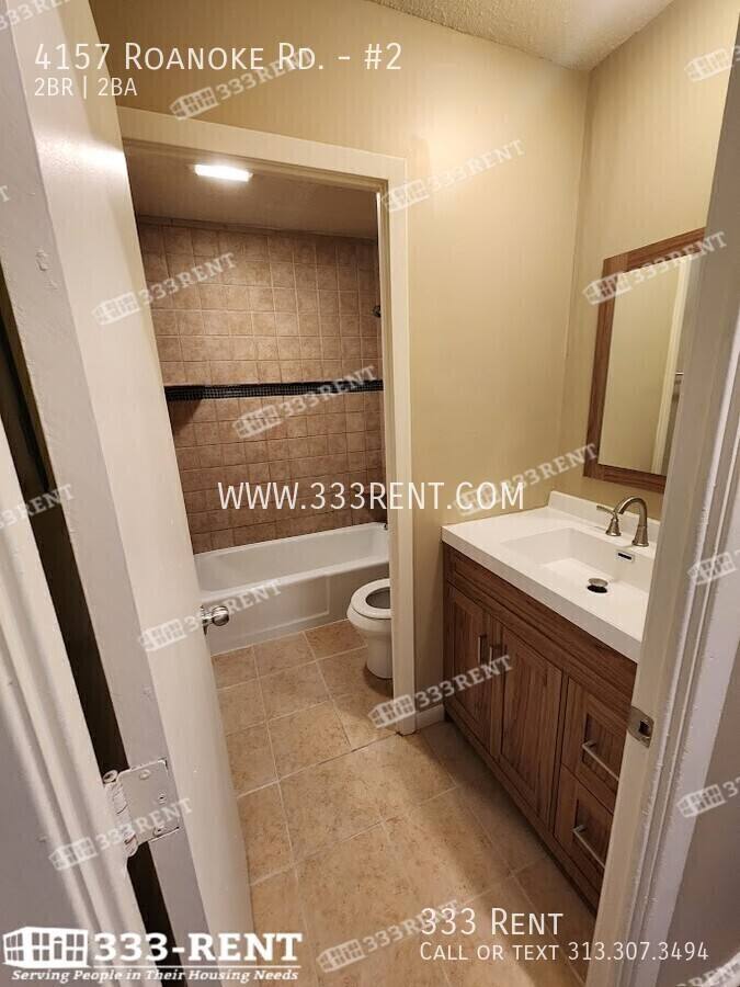 Apartment for rent at 4157 Roanoke Rd #2, Kansas City, MO 64111