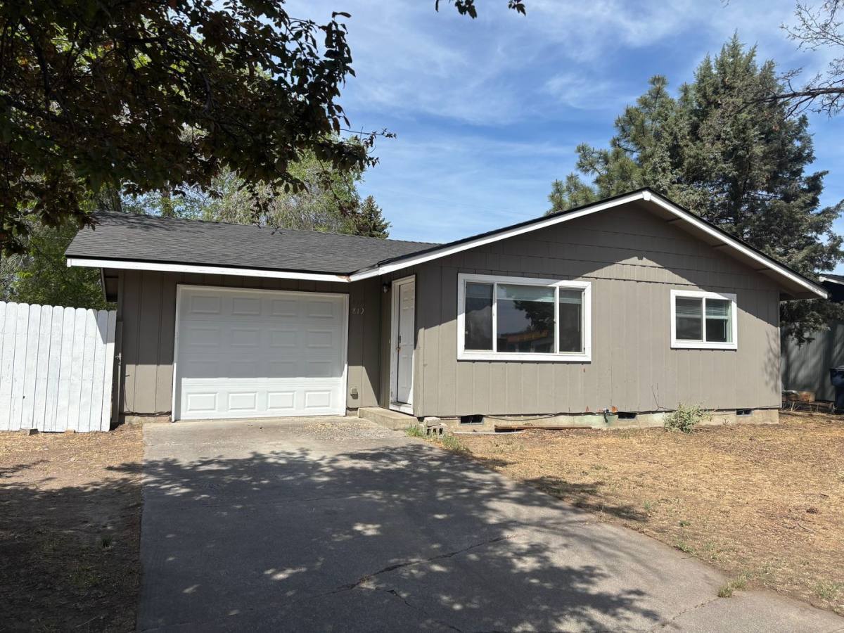 House for rent at 819 NW 7th St, Redmond, OR 97756