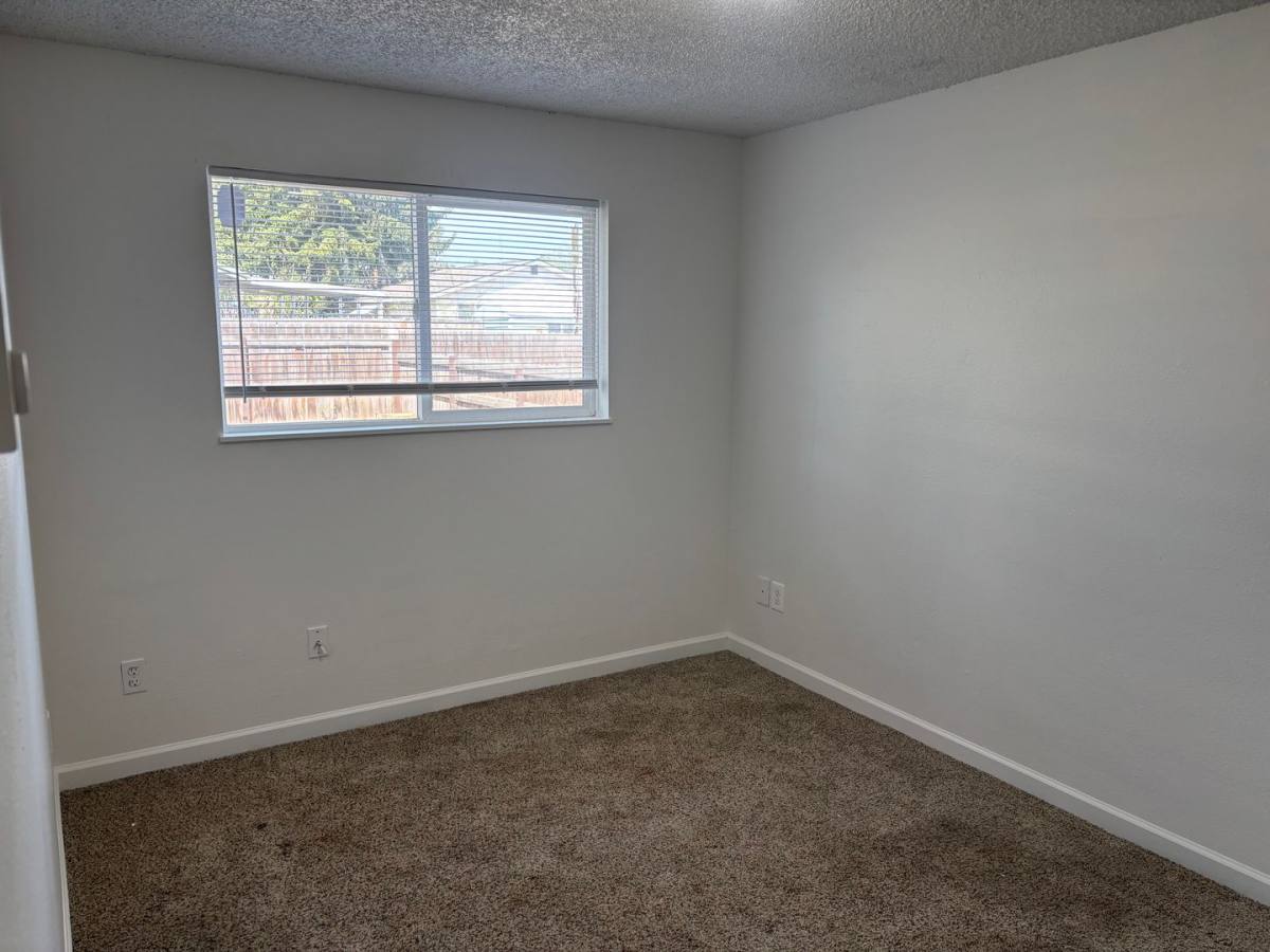House for rent at 819 NW 7th St, Redmond, OR 97756