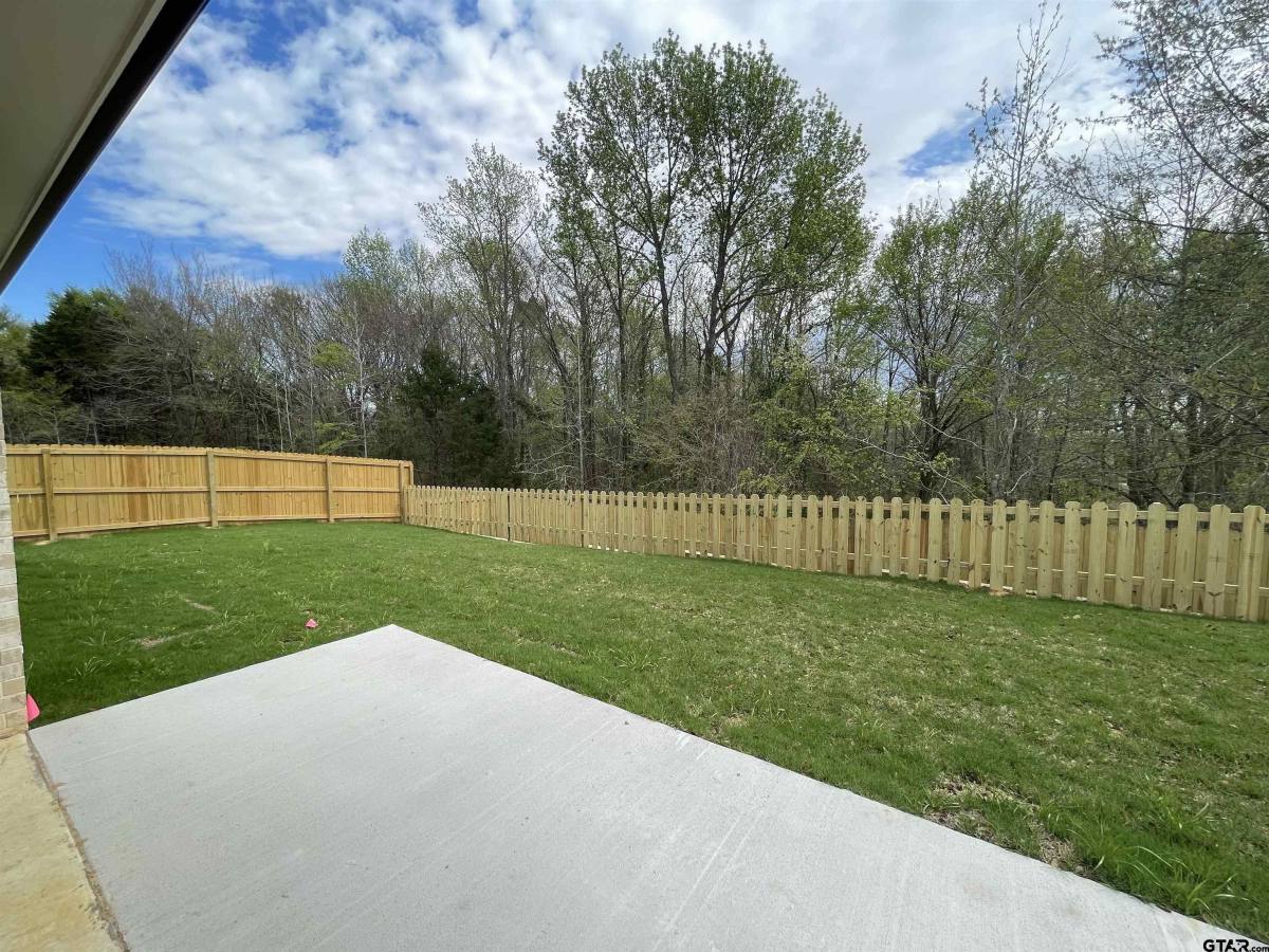 Apartment for rent at 1033 Stagecoach Bend, Bullard, TX 75757