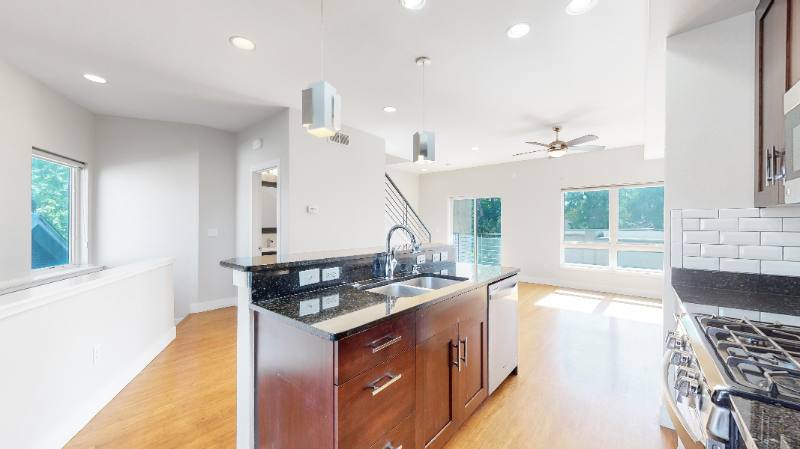 Townhouse for rent at 945 S Washington St, Denver, CO 80209