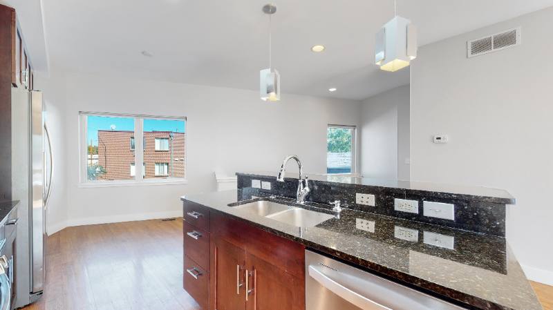 Townhouse for rent at 945 S Washington St, Denver, CO 80209