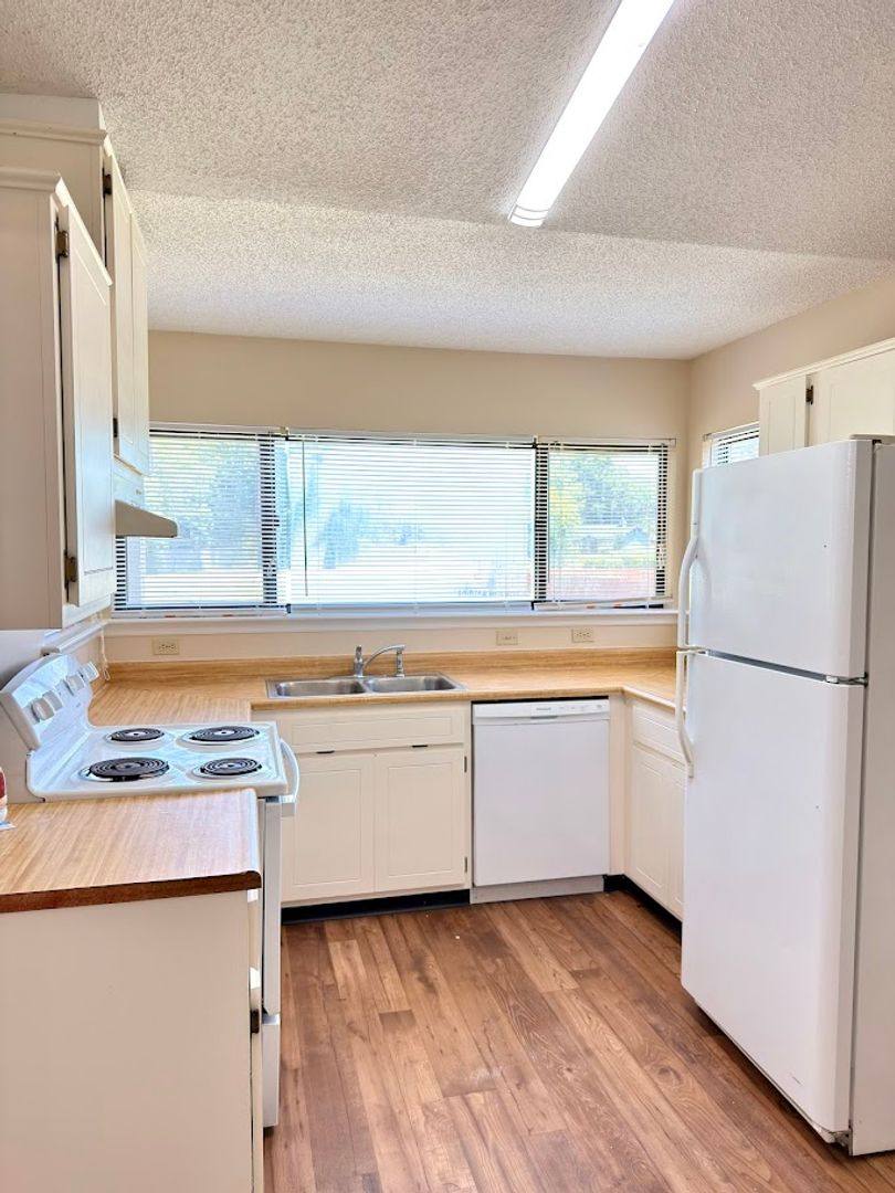 House for rent at 202 Cypress Dr, Kingsland, GA 31548