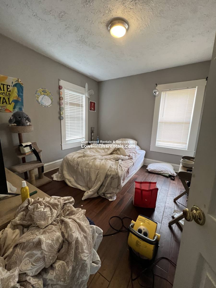 House for rent at 11 Phillips St, Lowell, MA 01854
