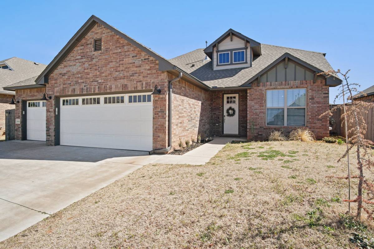 House for rent at 10004 Glover River Dr, Yukon, OK 73099