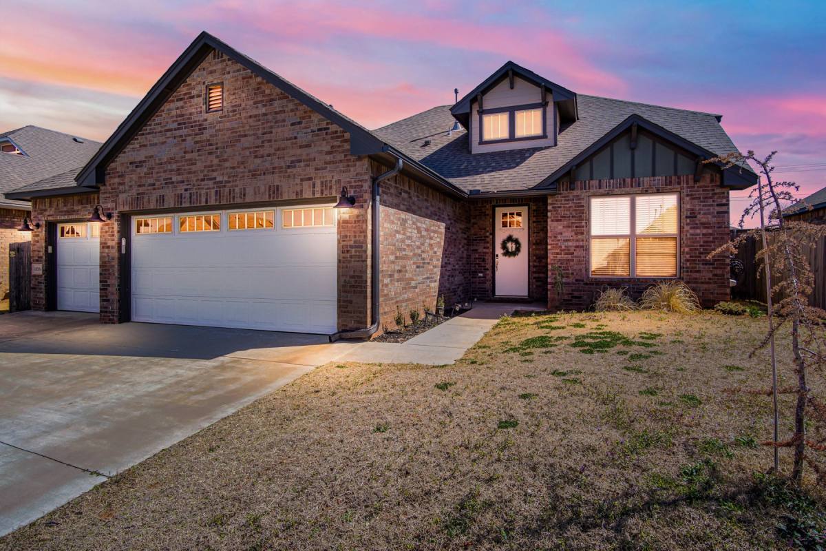 House for rent at 10004 Glover River Dr, Yukon, OK 73099