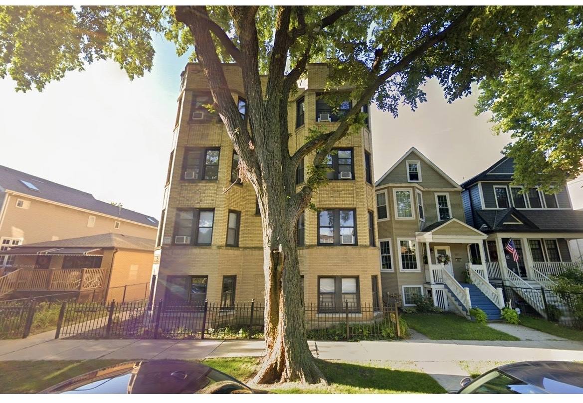Apartment for rent at 1911 W Larchmont #3A, Chicago, IL 60613