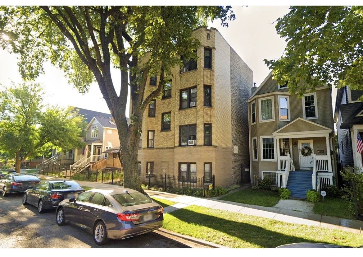 Apartment for rent at 1911 W Larchmont #3A, Chicago, IL 60613