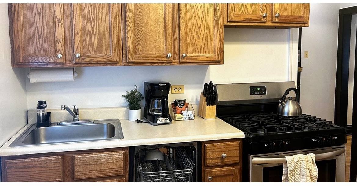 Apartment for rent at 1911 W Larchmont #3A, Chicago, IL 60613