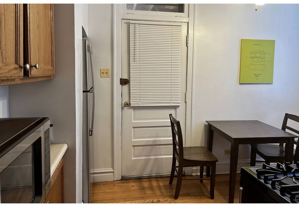 Apartment for rent at 1911 W Larchmont #3A, Chicago, IL 60613