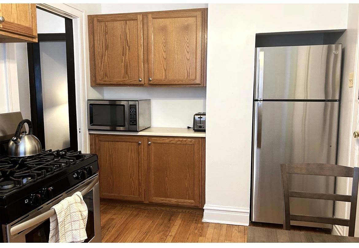 Apartment for rent at 1911 W Larchmont #3A, Chicago, IL 60613