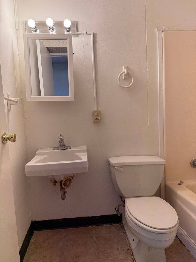 Townhouse for rent at 805 S Walnut St, Brookston, IN 47923