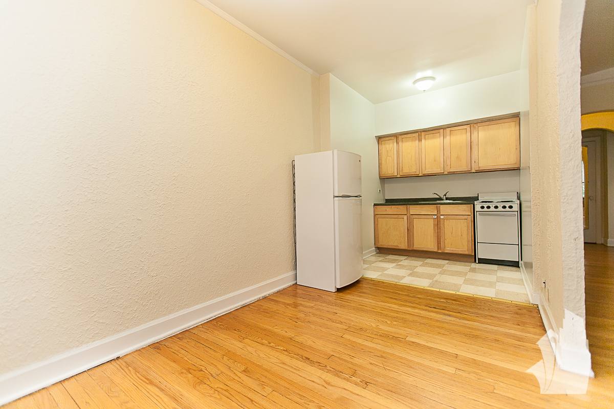 Apartment for rent at 536 W Arlington Place #204, Chicago, IL 60614