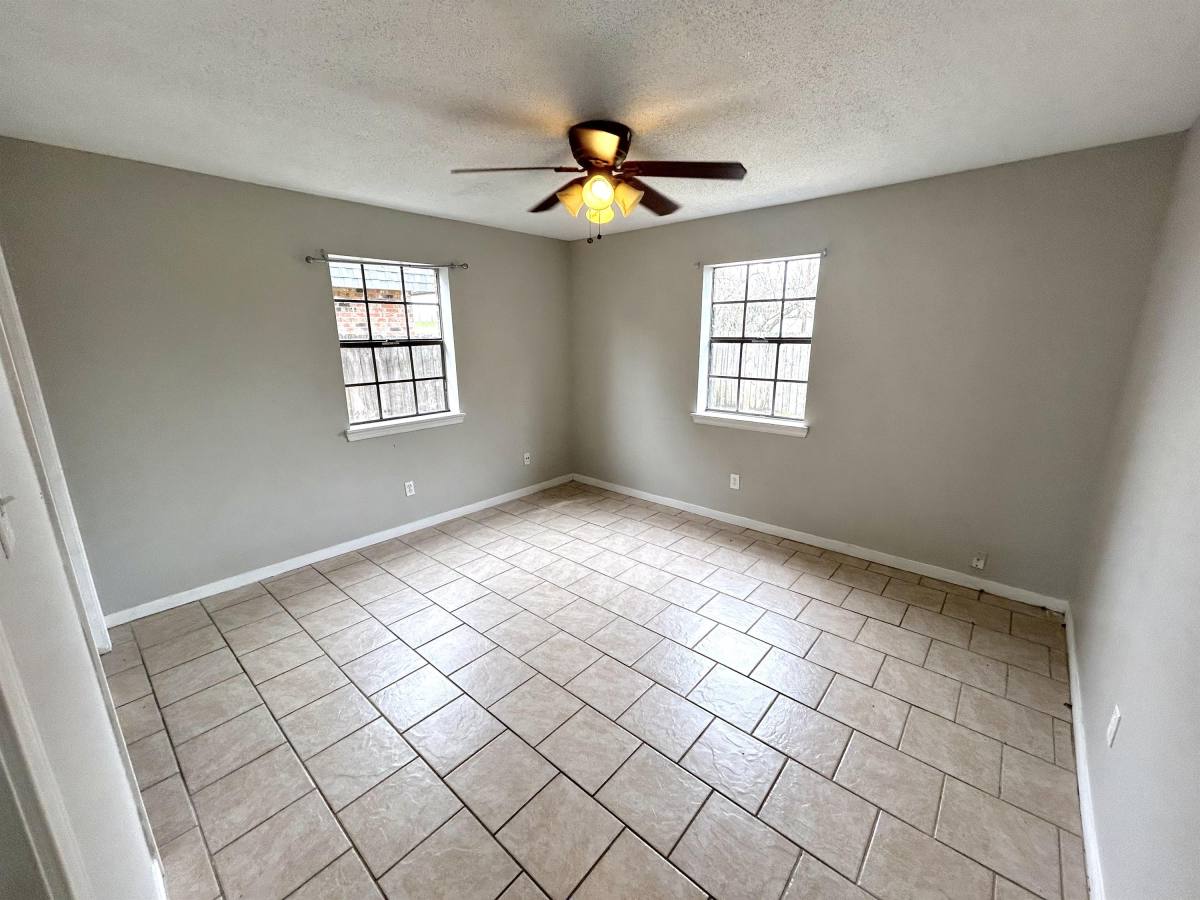 Apartment for rent at 1924 Tusa Dr #B, Violet, LA 70092