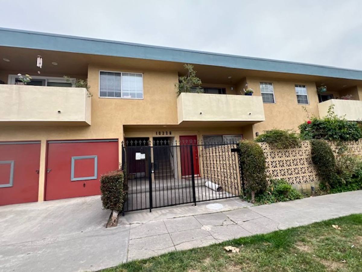 Apartment for rent at 10228-10230 Tabor St, Los Angeles, CA 90034