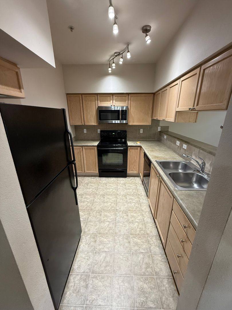 Condo for rent at 18930 Bothell Everett Highway F101, Bothell, WA 98012