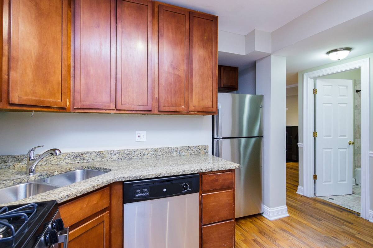 Apartment for rent at 1638 W Greenleaf Ave #2N, Chicago, IL 60626