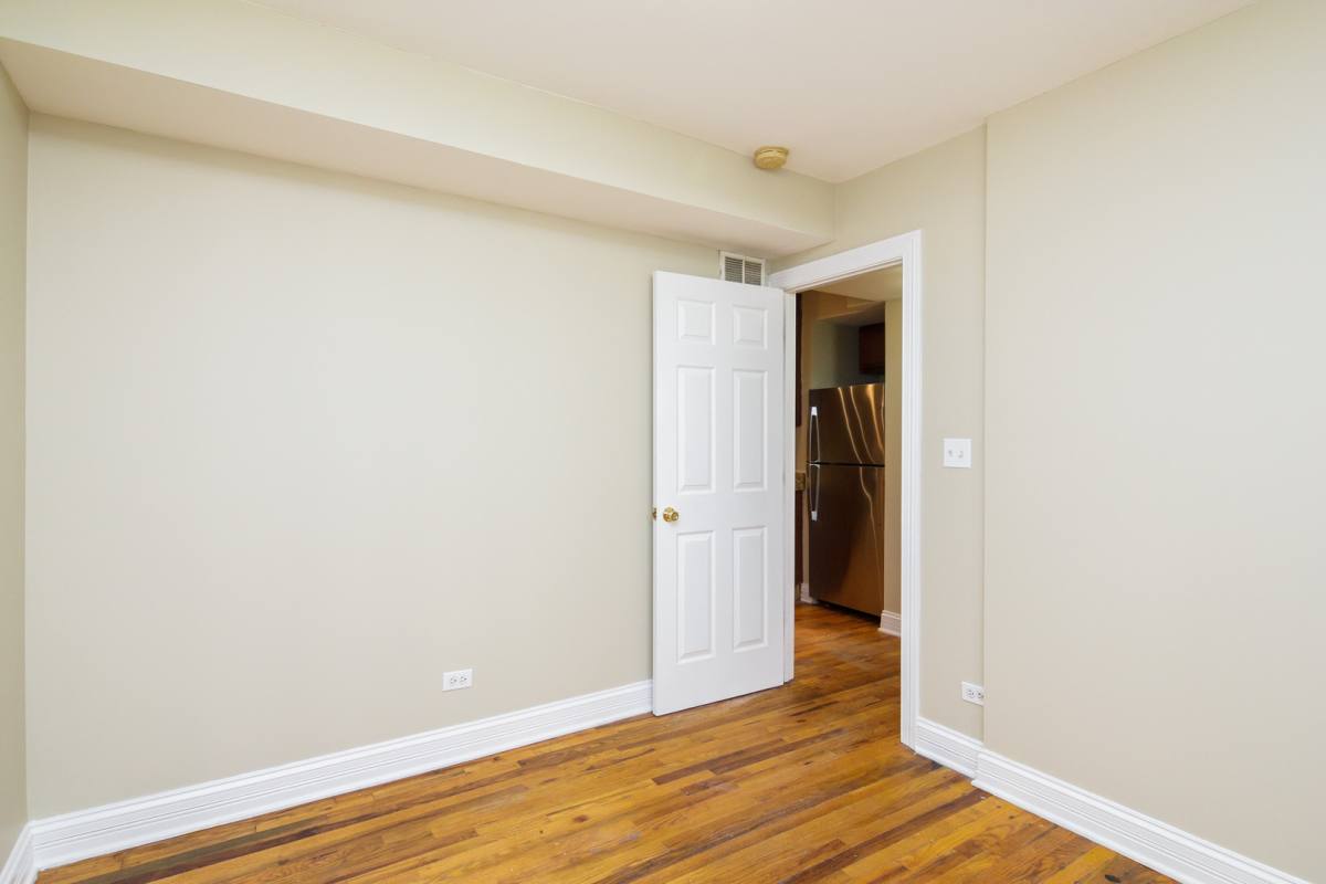 Apartment for rent at 1638 W Greenleaf Ave #2N, Chicago, IL 60626
