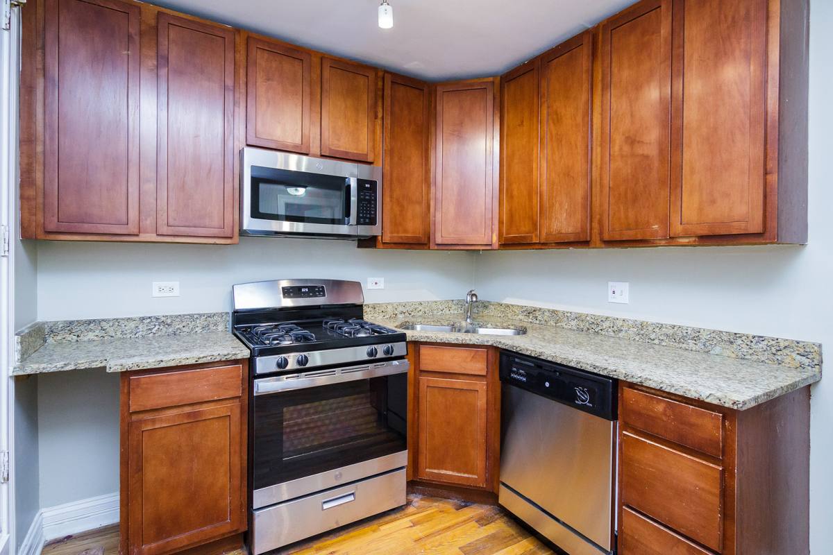 Apartment for rent at 1638 W Greenleaf Ave #2N, Chicago, IL 60626