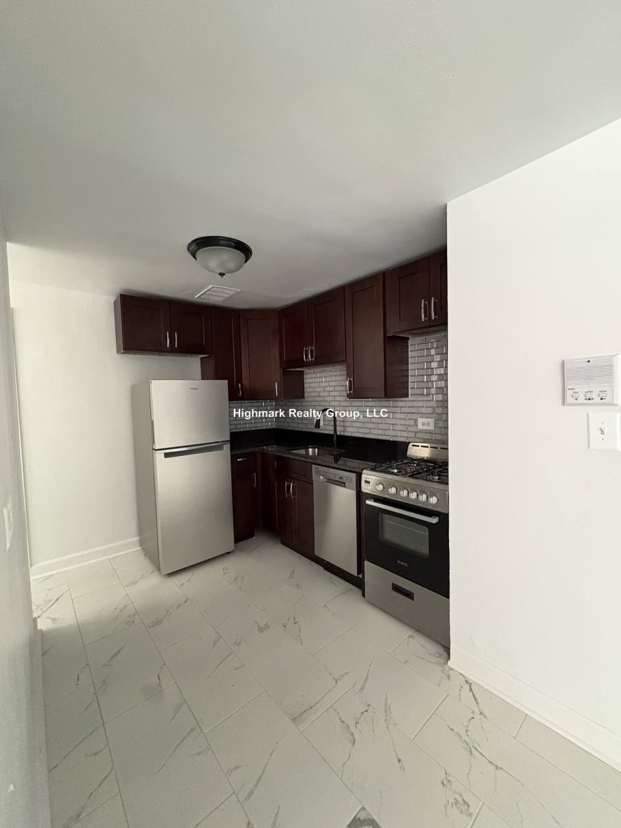 Apartment for rent at 6709 N California Ave #BNT, Chicago, IL 60645