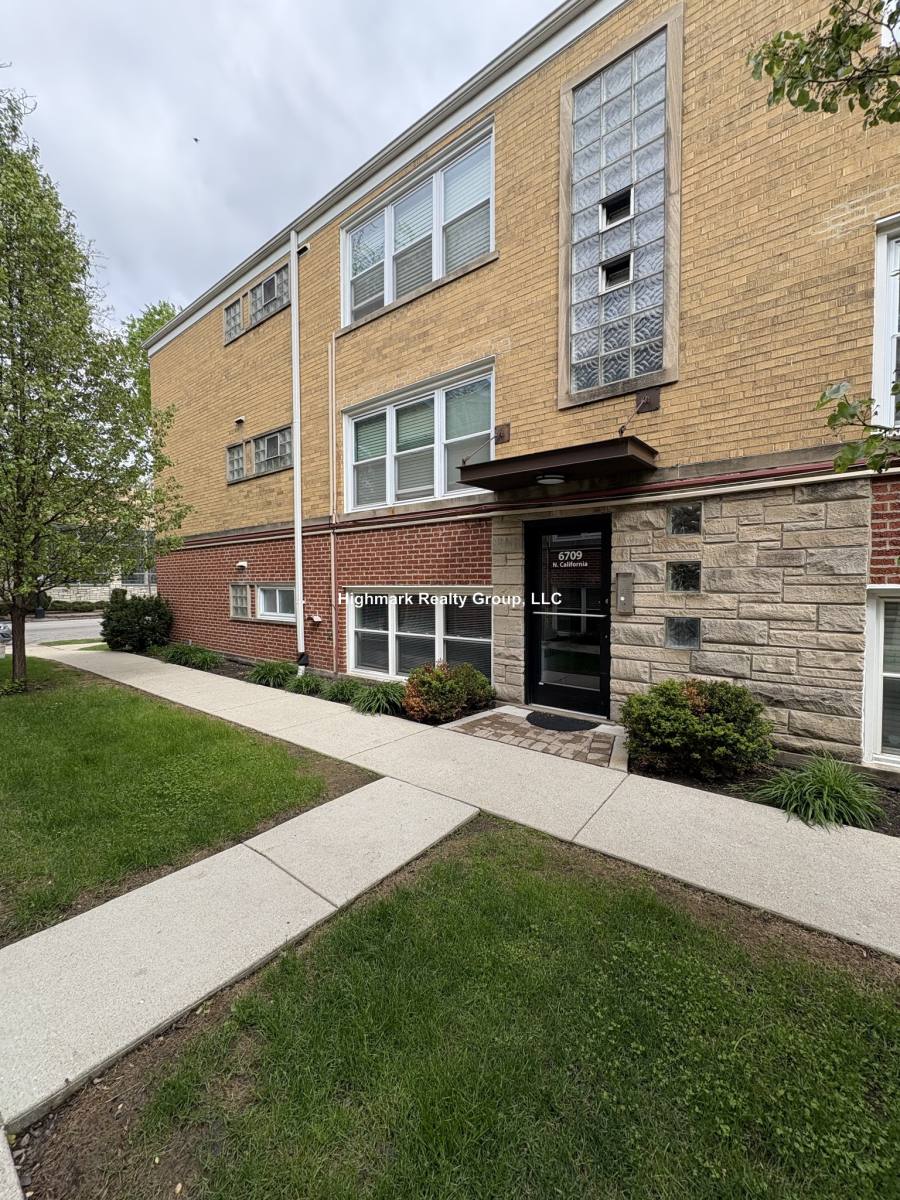 Apartment for rent at 6709 N California Ave #BNT, Chicago, IL 60645