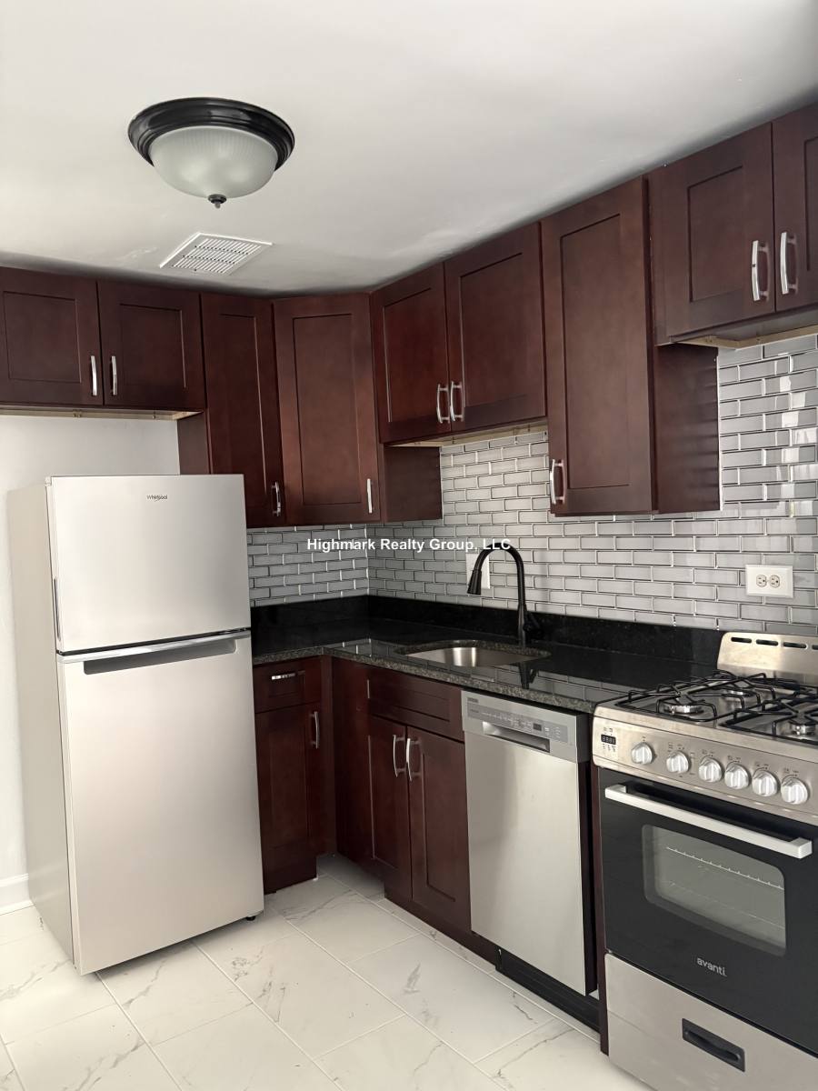 Apartment for rent at 6709 N California Ave #BNT, Chicago, IL 60645