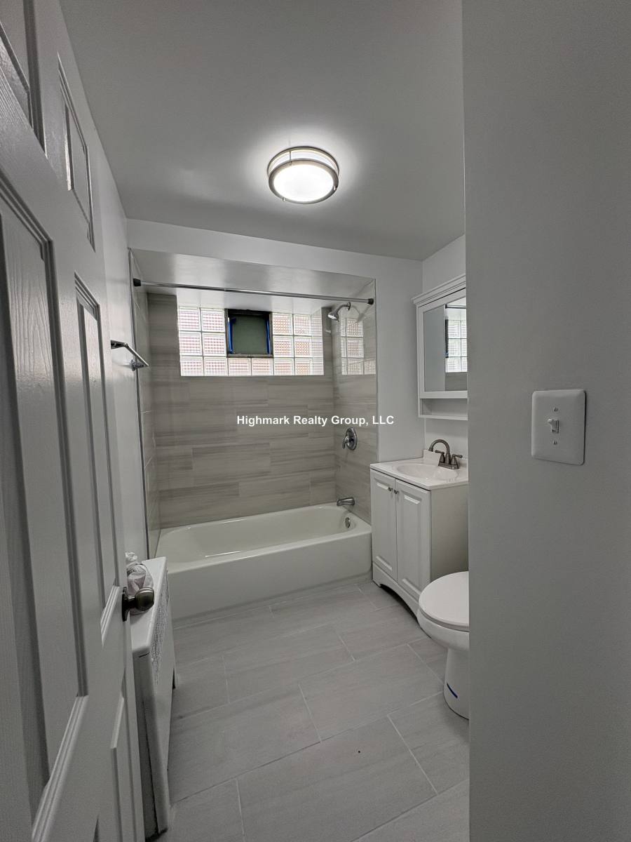 Apartment for rent at 6715 N California Ave #GDN-S, Chicago, IL 60645