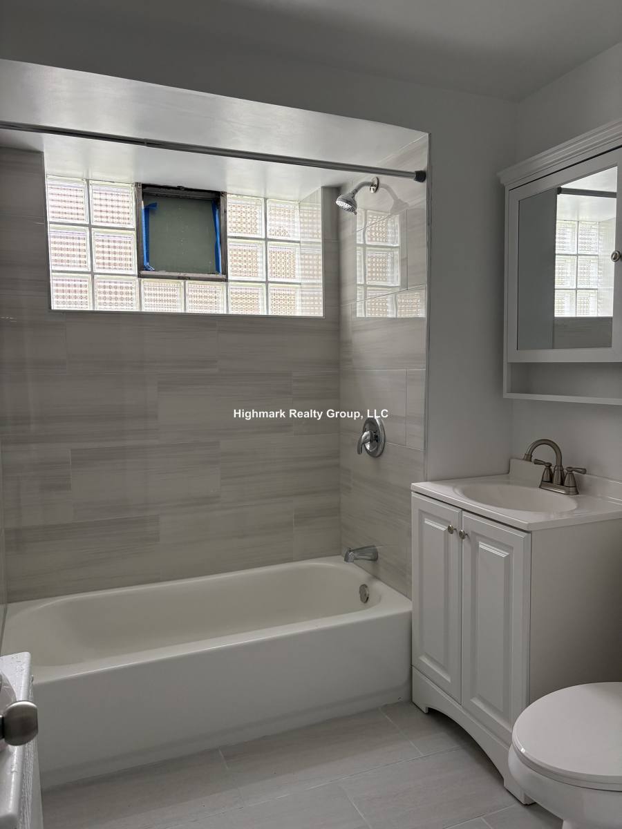 Apartment for rent at 6715 N California Ave #GDN-S, Chicago, IL 60645