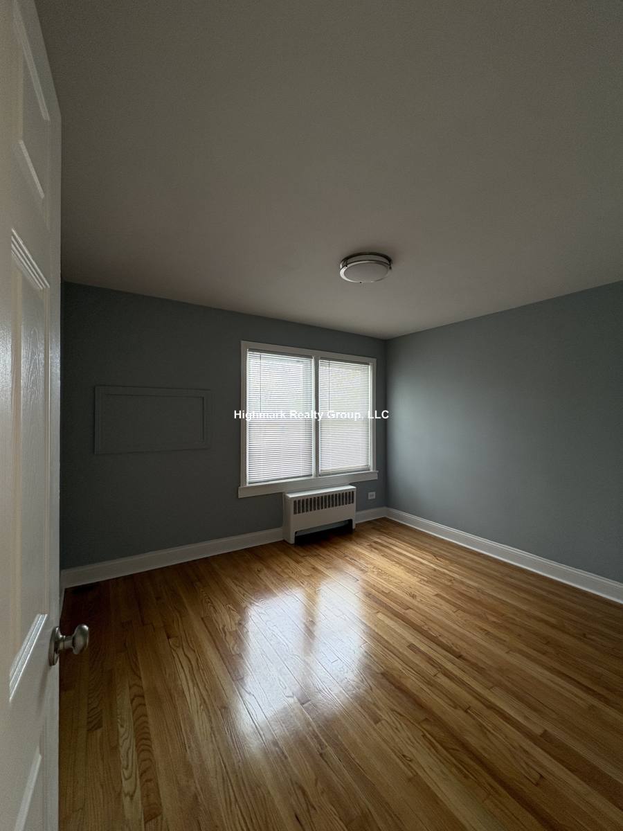 Apartment for rent at 6731 N California Ave #2S, Chicago, IL 60645