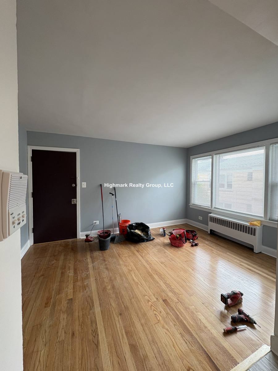 Apartment for rent at 6731 N California Ave #2S, Chicago, IL 60645