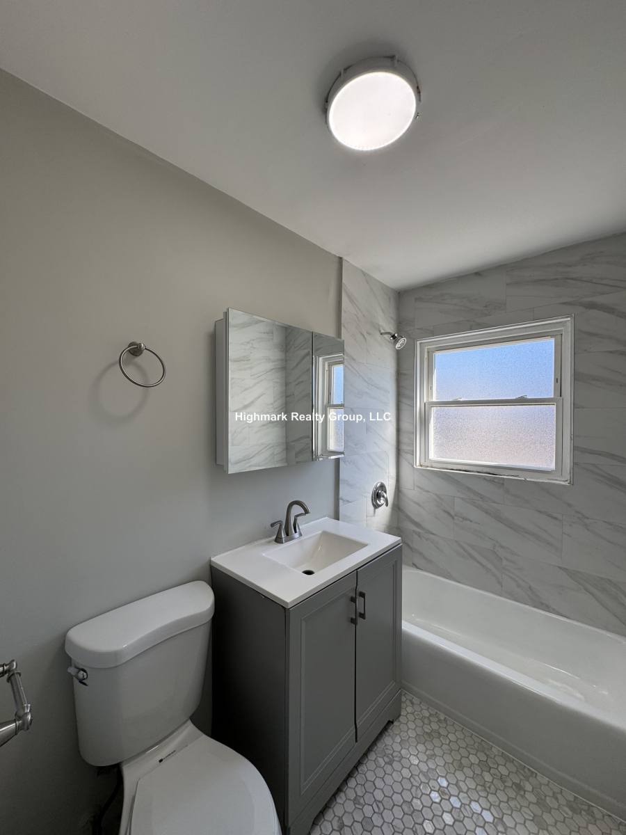 Apartment for rent at 1321 W Sherwin Ave #2A, Chicago, IL 60626