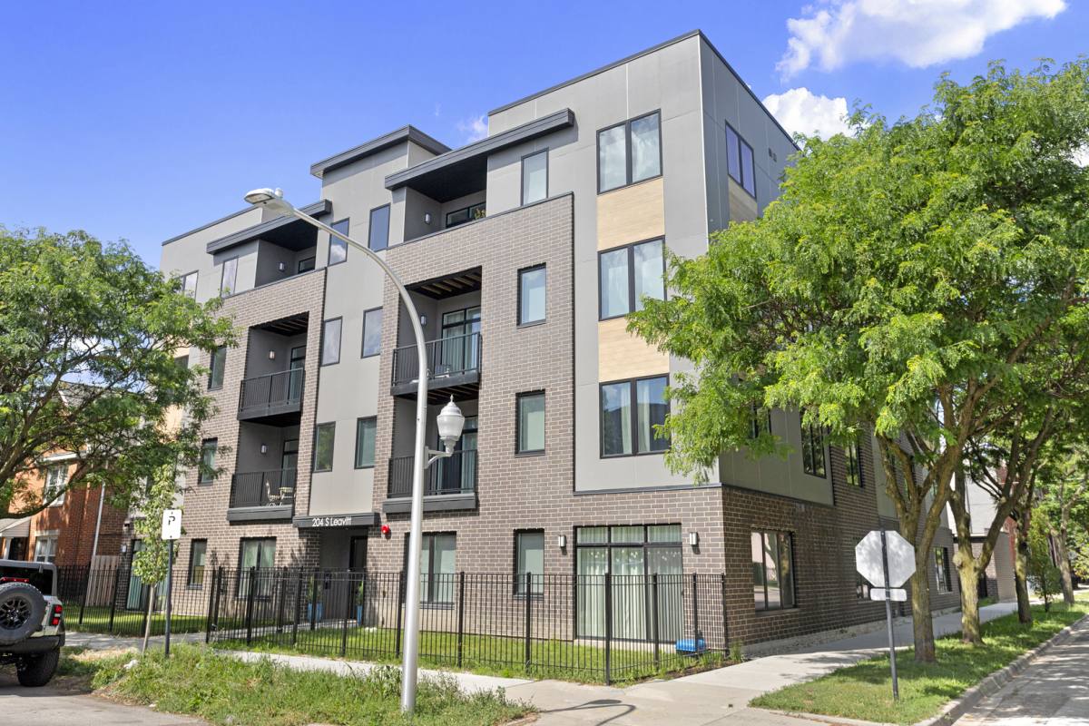 Apartment for rent at 204 S Leavitt St #302, Chicago, IL 60612